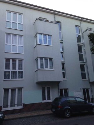 2-Zimmer-Wohnung mit Balkon in der schönen KTV