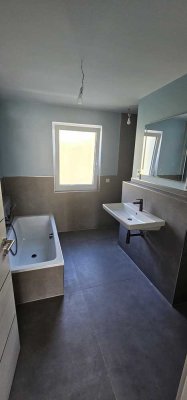 Neubau: luxuriös & geräumige 3 Zimmer Wohnung mit Balkon und EBK in Thiede