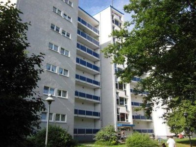 Sanierte, helle 2-Zimmer-Wohnung mit Tageslichtbad und Loggia!