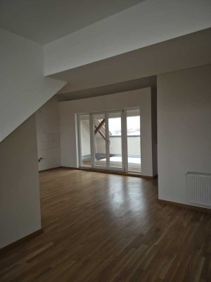 ++ GUTSCHEIN // Hochwertige 4 Zi. Maisonette DG WE  links// Dachloggia und Balkon // EBK möglich ++