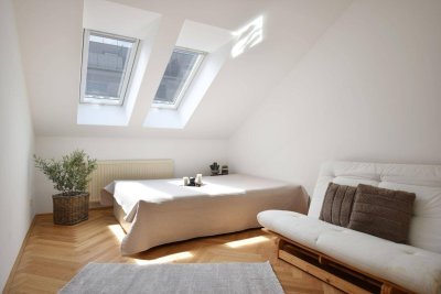 Helle 4-Zi-Wohnung für sportliche im Dachgeschoss - WG-geeignet - auch für Musiker