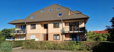 Charmante Ferienwohnung mit "Ostseeblick" - Loggia, Aufzug, Keller und PKW Stellplatz