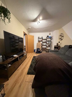 Gemütliche 3,5-Zimmer DG Maisonette-Wohnung mit Balkon in Bad Cannstatt