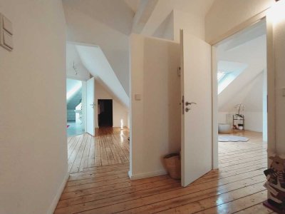 Helle 3-ZKB-DG-Wohnung – Altbau Charme / renoviert
