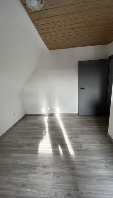 Ruhige 3-Zimmer-Wohnung in Erlangen-Bruck mit ausgebautem Dachboden