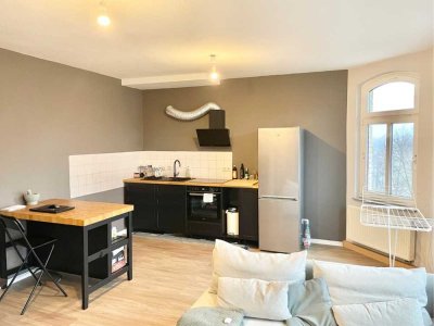 SEHR SCHÖN!  Attraktive  2-Zi.-Wohnung, Übernahme Einbauküche möglich