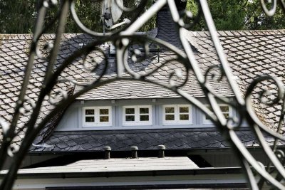 Absolute Alleinlage im Wald– Exklusives Traum-Anwesen für zwei Generationen