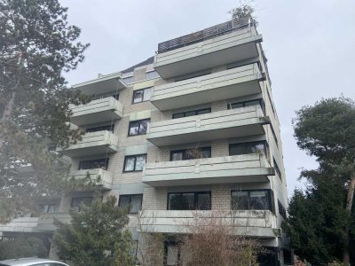 Schöne 3-Zi.-Wohnung mit großer Loggia in ruhiger und zentraler Wohnlage