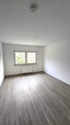Sehr schöne renovierte 2 Zimmer Wohnung mit Balkon in Oberhausen zu vermieten