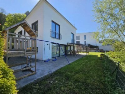 Bungalow im Bauhausstil – Liebhaber-Objekt in fantastischer Aussichts- und bester Sonnenlage.
