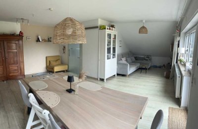 Helle, moderne 3,5-Zimmer-Wohnung mit Klimaanlage und Balkon ins Grüne