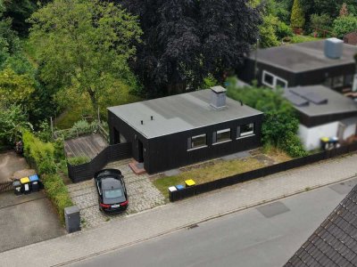 Zeitlose Eleganz am See – Bungalow mit Weitblick auf großem Grundstück