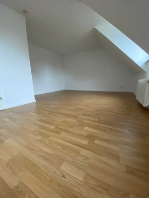 Sanierte 3 Zimmer Wohnung über den Dächern von Kalk