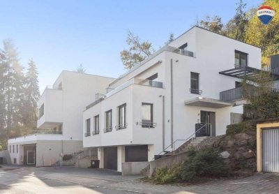 Moderne und hochwertige Einfamilien-Haushälfte (KfW 55) mit Fußbodenheizung und PV-Anlage!