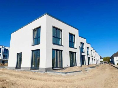 Hochwertiges Reihenendhaus über zwei Etagen mit 4-Zimmern,Vollbad,Terrasse u. 2 x Stellplatz...!!!