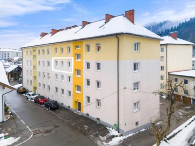 moderne 4-Zimmer Wohnung mit Balkon - WG geeignet