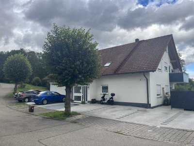 Gepflegte 3‑Zimmer Erdgeschosswohnung mit Terrasse und Balkon in Heuchlingen