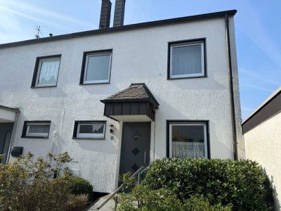 **Doppelhaushälfte mit Garage*Terrasse und kleinem Garten**