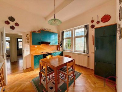Teilrenovierte 3-Zi.-Altbauwohnung in Stilvilla, Nähe Ossiacher See