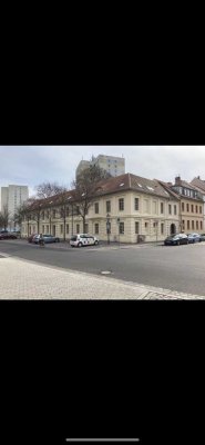 Teilmöblierte zwei Zimmer Wohnung mit kleiner Terrasse
