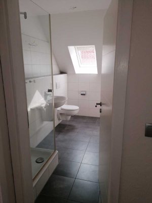 Frisch renovierte, bezugsfertige 2-Zimmer-DG-Wohnung in Brüggen-Bracht