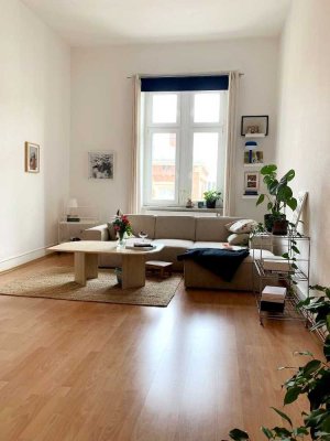 Oranienstraße: schöne 2 Zimmer-Altbau Whg. auf ca. 95m²