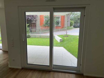 Neubau-Erdgeschosswohnung mit 3 Zimmern und Terrasse in Weinsberg