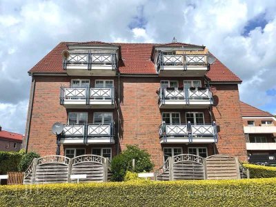 Frisch gestrichen, neues Bad: Oberwohnung mit Balkon und Stellplatz in zentraler Innenstadtlage