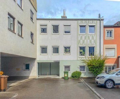 Zentrales Wohn- und Geschäftshaus mit Garagen
in der Augsburger Innenstadt zu verkaufen!