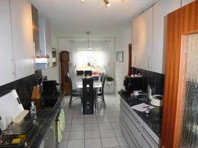 Helle Komfortwohnung mit großer Wohnküche und Sonnenbalkon! Nur mit WBS!