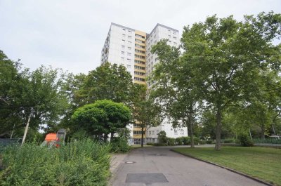 MZ-Oberstadt: Ruhige, sanierte, gut geschnittene 3 Zimmerwohnung, 1. OG, gepflegte Wohneinheit.