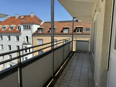Traumlage am Engl. Garten: Frisch sanierte 2-Zi-Wohnung mit Balkon! Befristet bis 06/2029