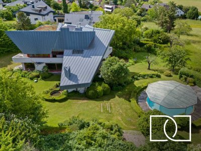 Pure Exklusivität! Einzigartige Architektenvilla mit atemberaubendem Weitblick, Pool & Parkgarten