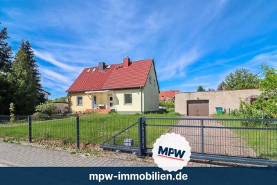 Modernisierte Doppelhaushälfte: mit Pool, Wintergarten & großem Garten