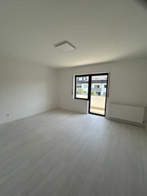 Erstbezug nach Sanierung: Attraktive 4-Zimmer-Wohnung mit Balkon in Offenbach