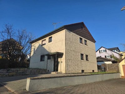 "2-Familienhaus in guter Lage von Herrenberg, mit schönem Garten - Ideal für Handwerker und Bastler"