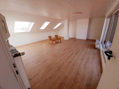 schöne 94qm DG Wohnung 3 Zi in Giesenkirchen-Ruckes mit Terrasse