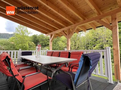 Unverbaubare Lage mit Traumblick - Einfamilienhaus mit Einliegerwohnung und beheiztem Wintergarten