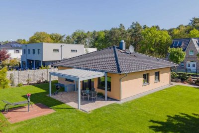 Rollstuhlgerechter Bungalow in Bad Saarow -  Einbauküche, Wärmepumpe, Kamin, Sauna, Deckenspots