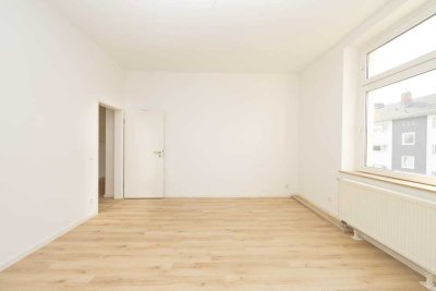 Ein Schmuckstück: stillvoll und frisch sanierte Altbauwohnung mit Balkon und Garten-provisionsfrei