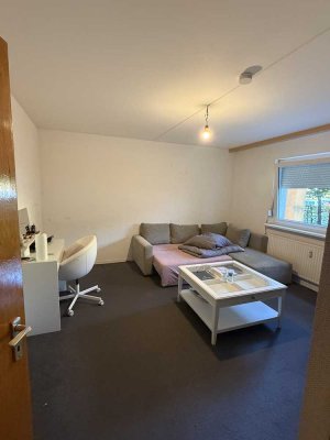 WG-Zimmer in Marienfelde – Wir suchen eine neue Mitbewohnerin!