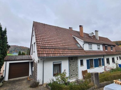 Große Doppelhaushälfte ca. 185 m² Wfl. mit Charme, Weitblick &. Potential in Unterkochen