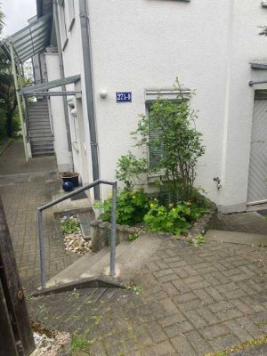 Schöne helle Dreizimmerwohnung mit eigenem Garten,  inkl. Duplexparker