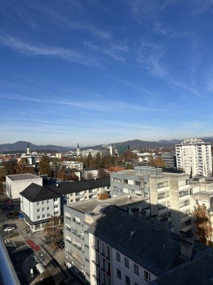 Hoch über Klagenfurt: Moderne 3-Zimmer-Wohnung mit Loggia