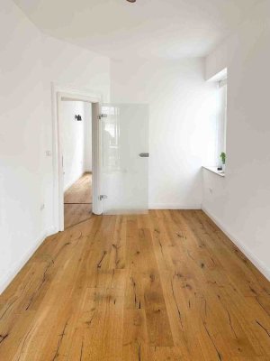 Moderne Altbauwohnung - 3 ZKB mit Balkon, Tageslichtbad, Stellplatz und EBK