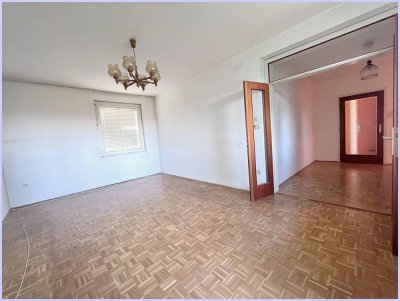 **Günstiges Eigenheim** leicht renovierungsbedürfte 3 ZI- Wohnung, Garten, Loggia, Parkplatz.