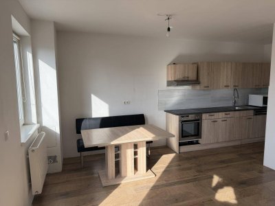 Helle 2-Zimmer-Wohnung mit südwestseitigem Balkon, KFZ Abstellplatz