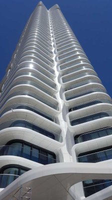 2-Zimmer-Wohnung mit Balkon und Einbauküche in Grandtower, Frankfurt am Main