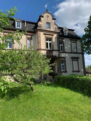 Wohnung 120 qm, 4 Zi, Moderne EBK, Bad, sep. WC in einem schönen alten Haus mitten im Grünen
