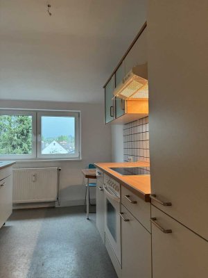 Helle, frisch renovierte 3-Zimmer-DG-Wohnung für 1-2 Personen mit Einbauküche in Wiesbaden-Bierstadt